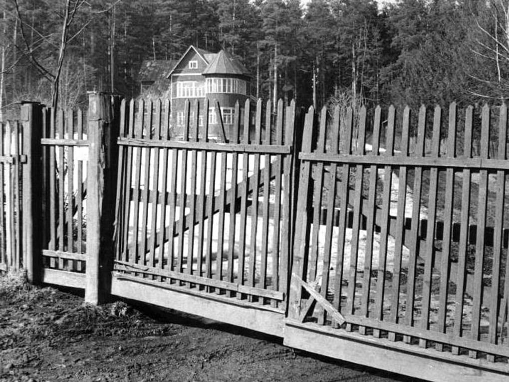 Дача Бориса Пастернака. Переделкино, 1960 год. Фотография из архива Марины Стич / <a href="https://russiainphoto.ru/" target="_blank">russiainphoto.ru</a>