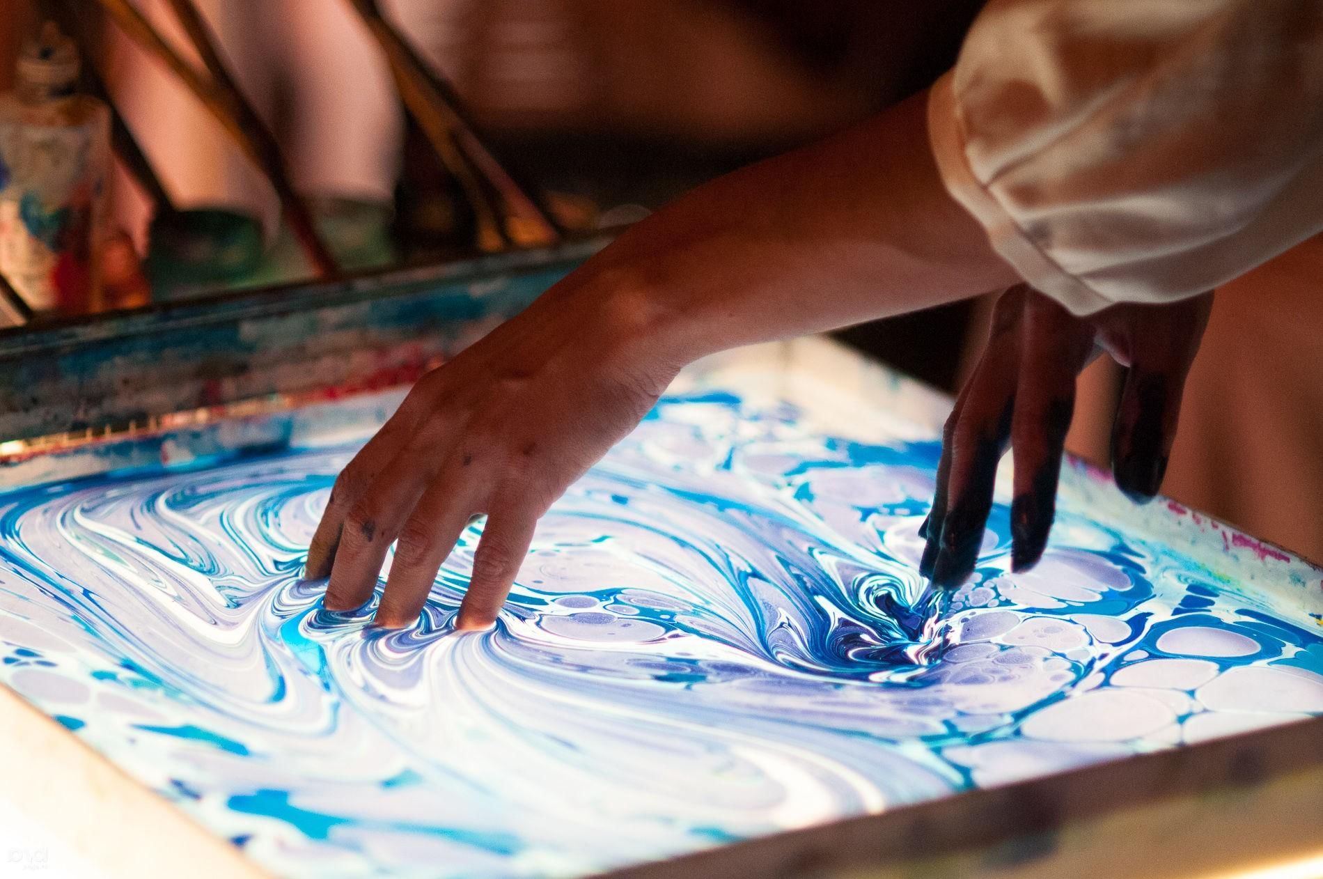 Мастер класс эбру на воде. Рисование красками на воде техника эбру. Эбру и суминагаши. Мраморирование эбру. Искусство суминагаши.