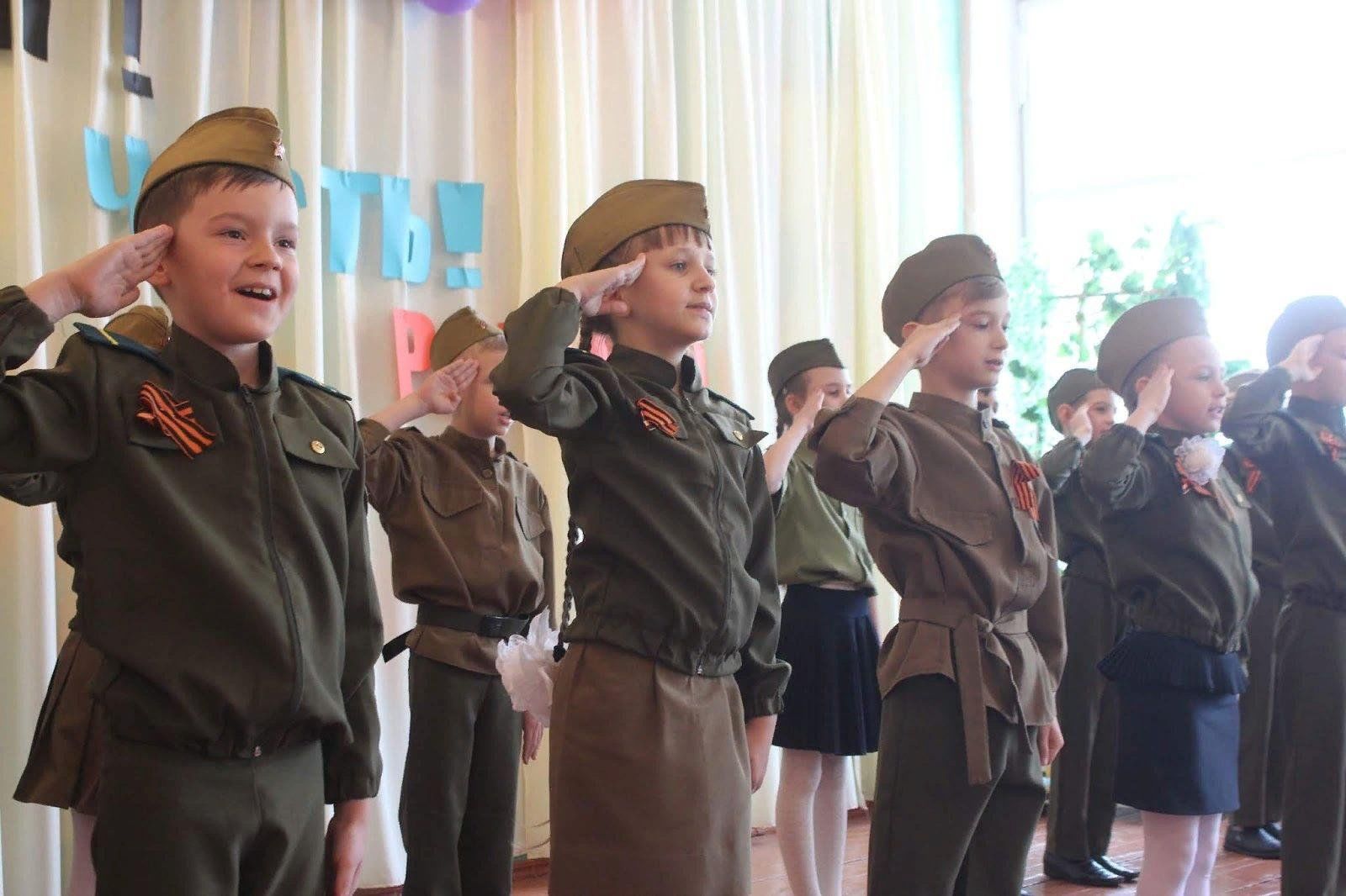 Военно патриотический конкурс в школе. Юные защитники Родины. Военно патриотический конкурс. Военно-патриотические соревнования. Конкурс военно патриотической инсценировки.