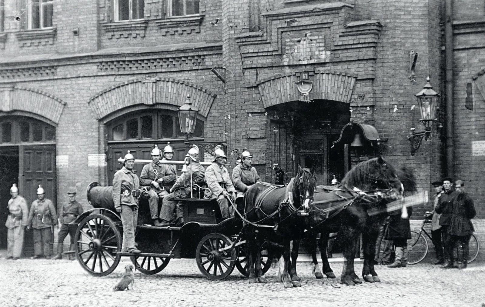 Первые пожарные службы. Пожарная команда Санкт-Петербурга 19 век.