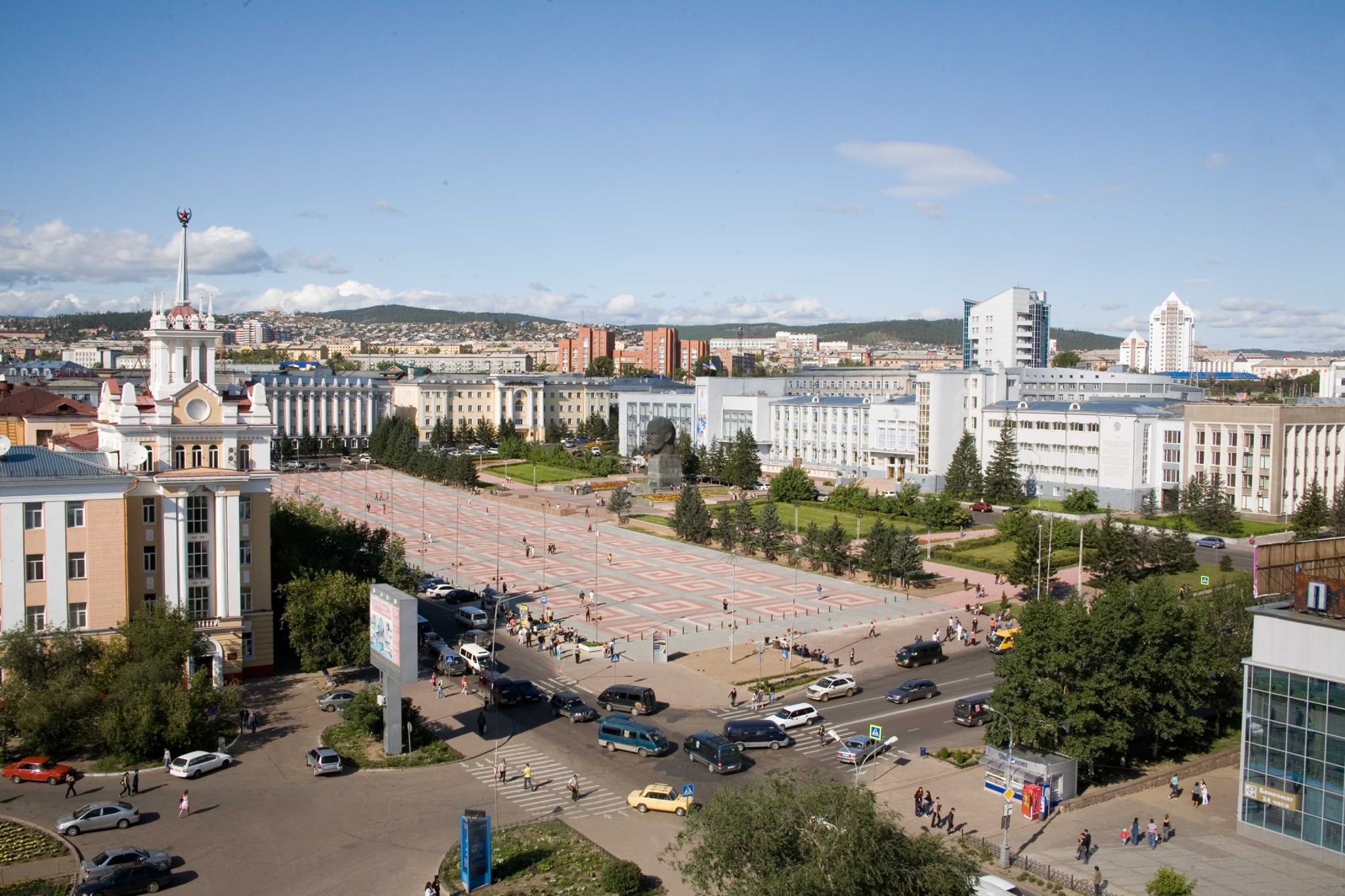 Время в бурятии улан удэ. Столица Бурятии Улан-Удэ. Площадь советов Улан-Удэ. Улан-Удэ площадь площадь советов-. Центральная площадь Улан Удэ.