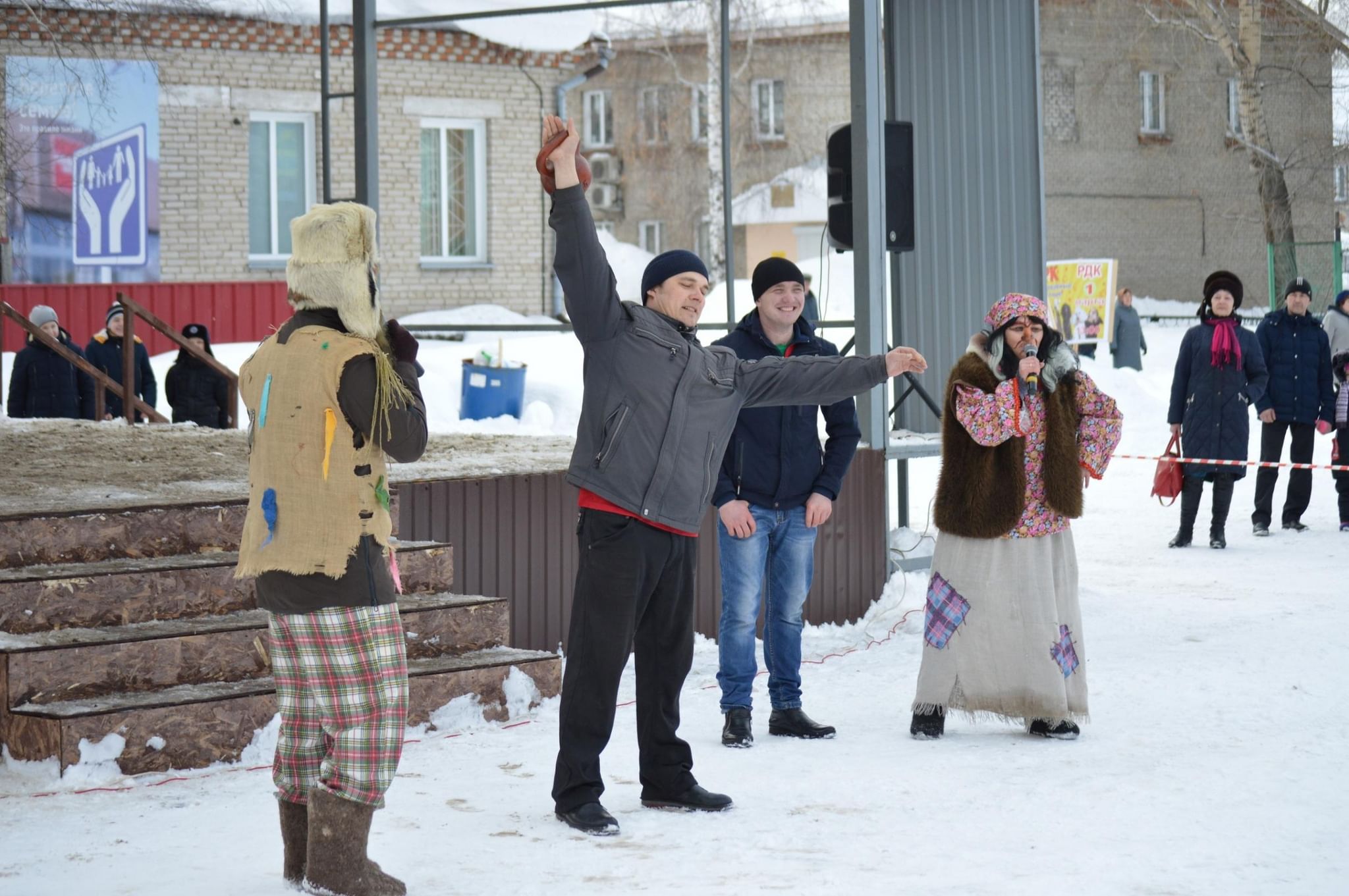 масленица театральная площадь киров 2023. украшение на масленицу в детском саду. масленица в кирове мероприятия. народные гуляния на масленицу. масленица.