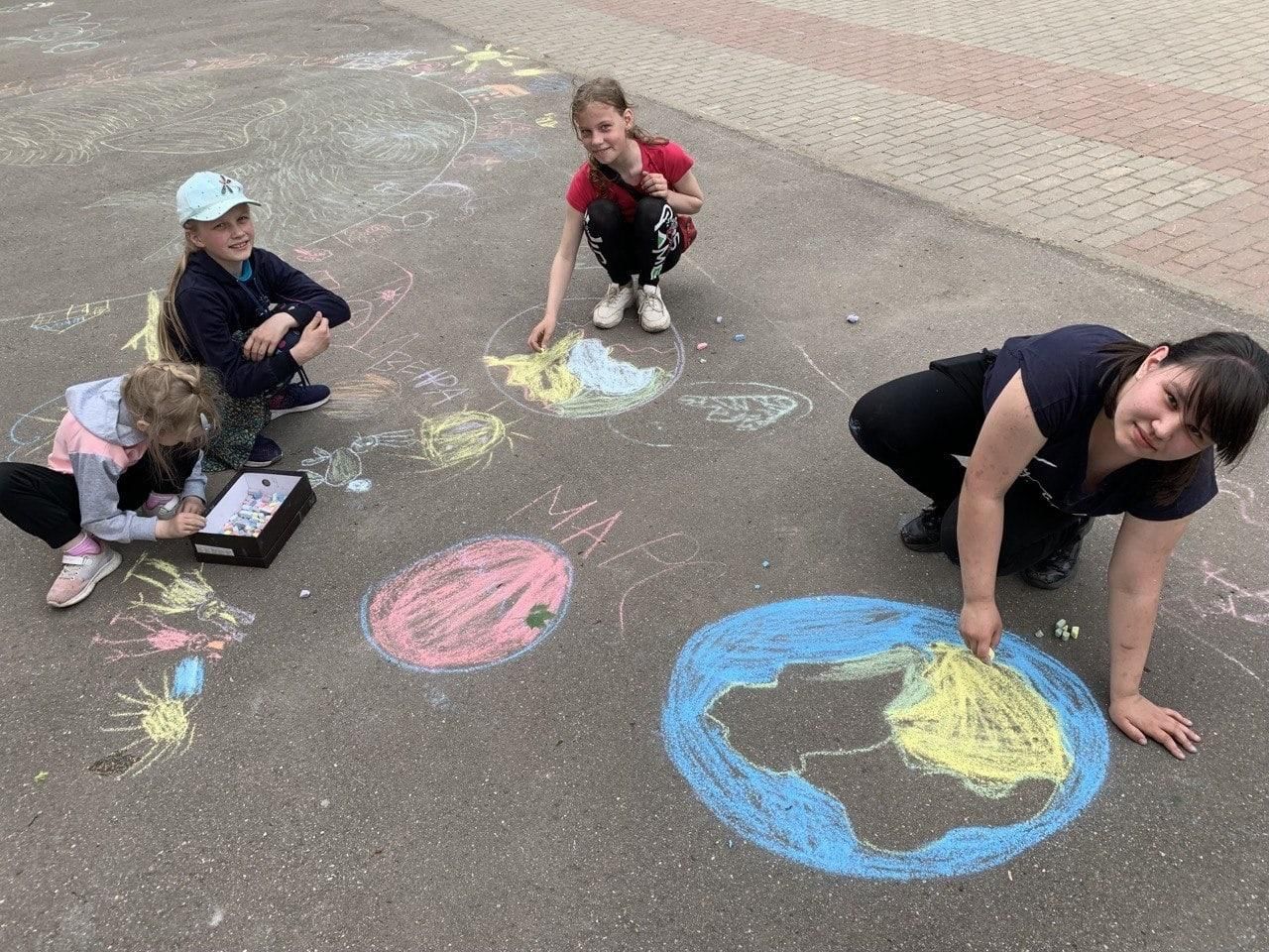 Рисунки на асфальте 12 июня