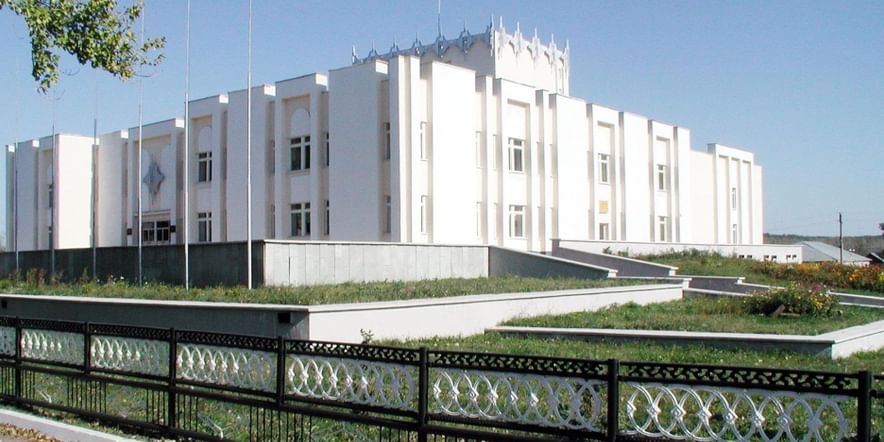 Основное изображение для учреждения Бакалинский районный дворец культуры им. Нажиба Асанбаева