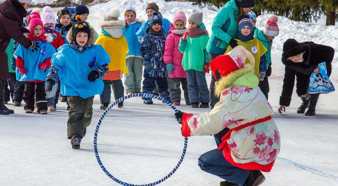 Зимние спортивные мероприятия. Зимние развлечения. Снежные забавы для детей. Новогодние развлечения. Зимние спортивные забавы для детей.