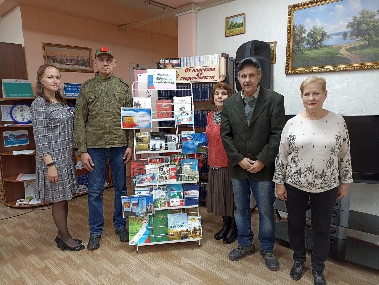 Семья альбинов. День семьи саранск 2024. День многодетной семьи. Торжественное награждение. Хайров и его семья саранск.