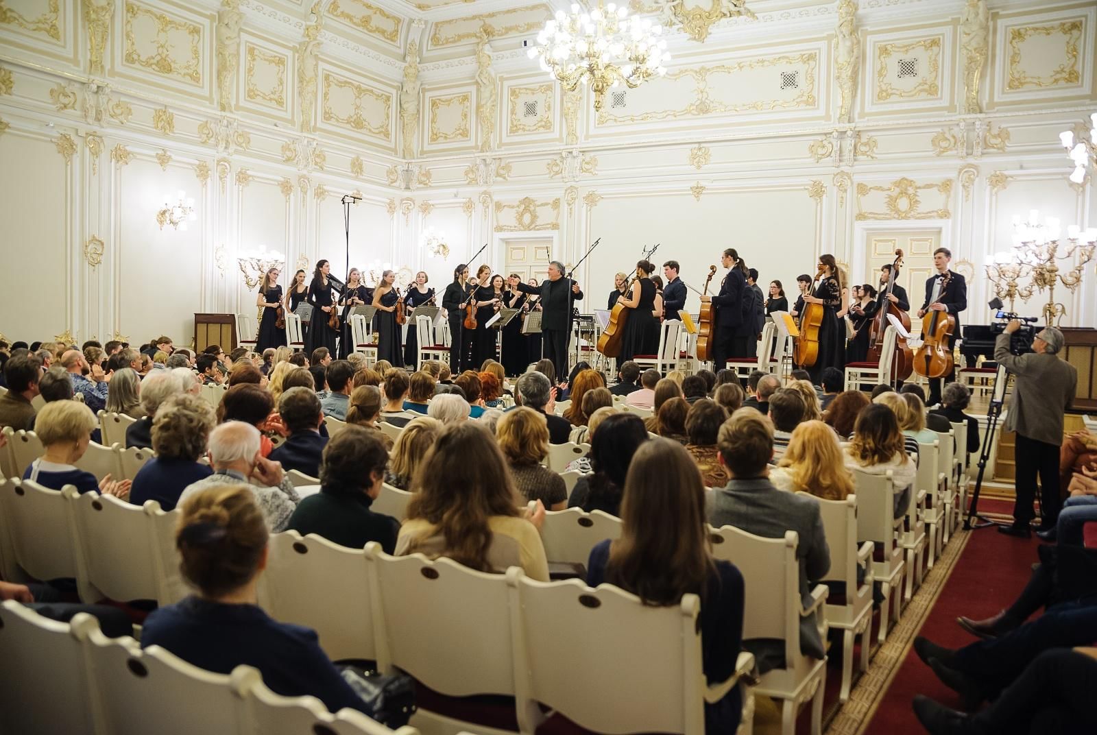 Спб музыка сайт. Государственная консерватория имени Римского Корсакова. Зал консерватории Римского-Корсакова. Малый зал консерватории Римского Корсакова. Малый зал консерватории СПБ.