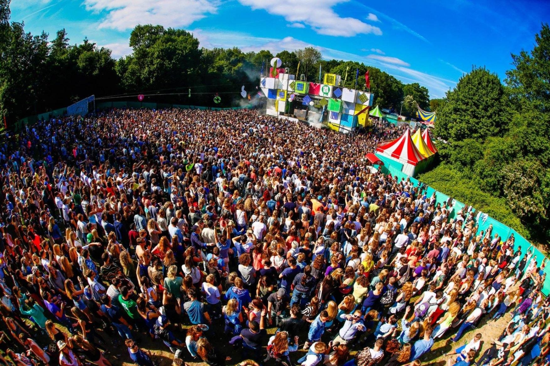 Фестиваль опен. Опен Эйр Москва. Фестиваль open Air. Open Air Fest Екатеринбург. Летний музыкальный фестиваль.