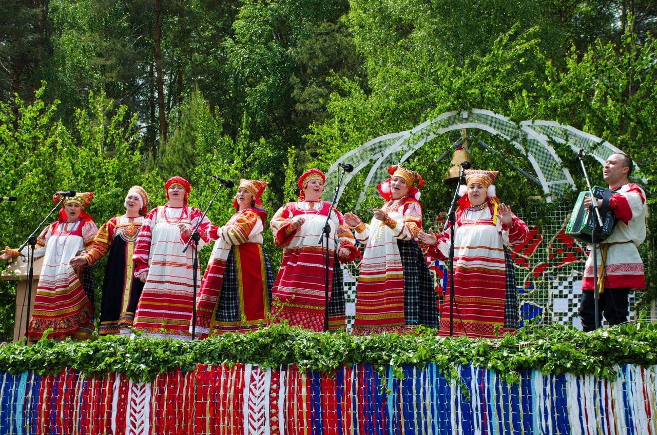 Возрождение традиционной народной культуры. Троица в Орловском Полесье. Троицкие хороводы в Орловском. Фольклорный праздник. Фольклорный фестиваль.