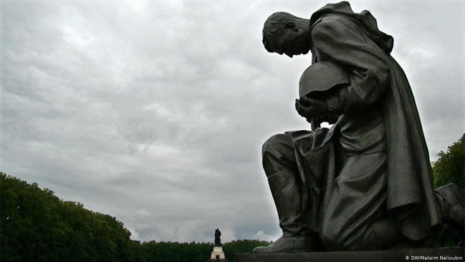 я стою как перед вечною загадкою текст. васян мем. перед вечной. жизнь это прогулка перед вечным. вечный сон.