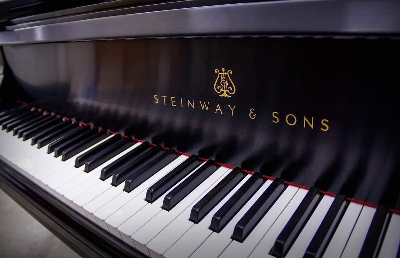 Cold piano. Steinway and sons рояль. Пианино Steinway sons. Steinway sons Piano. Концертный рояль Steinway.