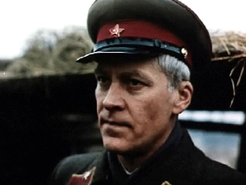 Владимир Ивашов в роли капитана Рюмина в художественном фильме Александра Итыгилова «Это мы, Господи!» (1990)