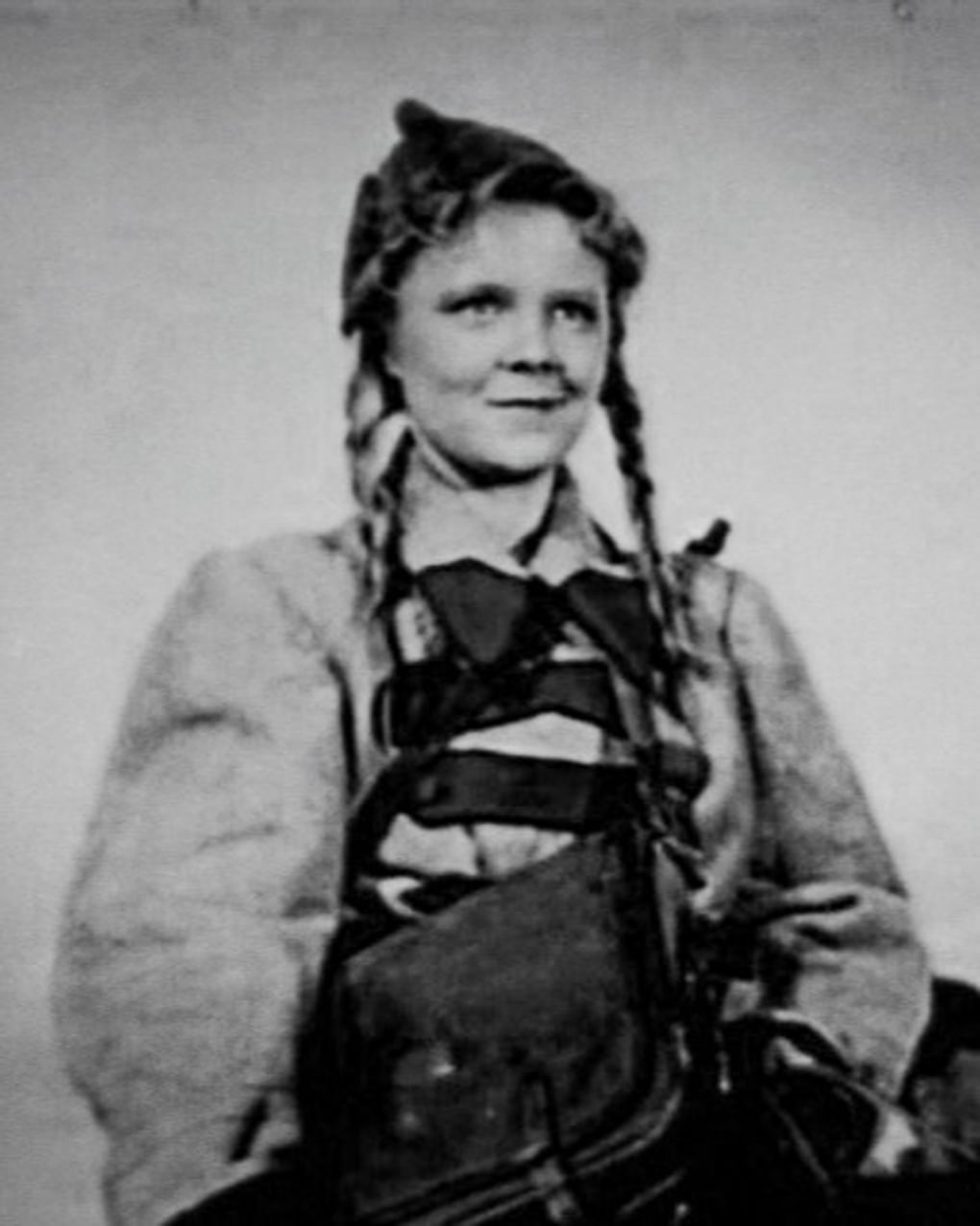 Первая жена Владимира Басова – Роза Макагонова – в роли Верки в художественном фильме Владимира Басова и Мстислава Корчагина «Школа мужества» (1954)