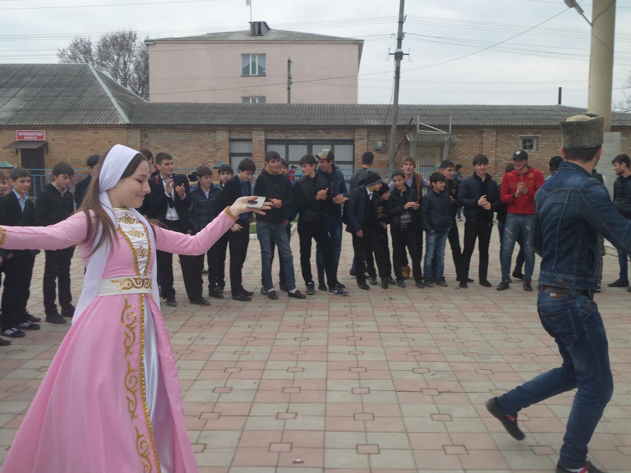 Погода гойты на месяц. Село Алхан Юрт. Село Алхан Юрт Чеченская Республика. Алхан-Юрт Чечня домкултур. Ловзар чеченский.