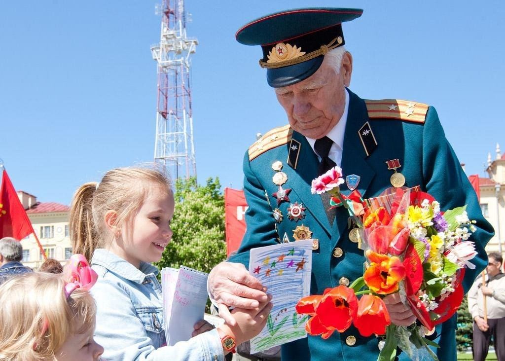 Фото дети поздравляют ветеранов