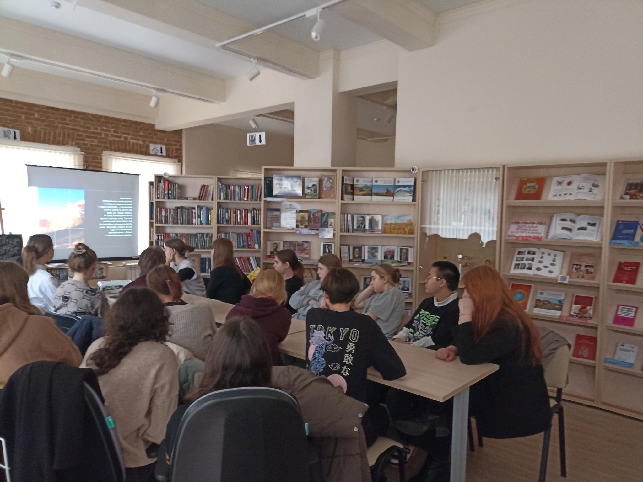 Литература развлечений. Творчество в библиотеке. Литературные мероприятия. Приложение библиотека. Афиша библиотеки.