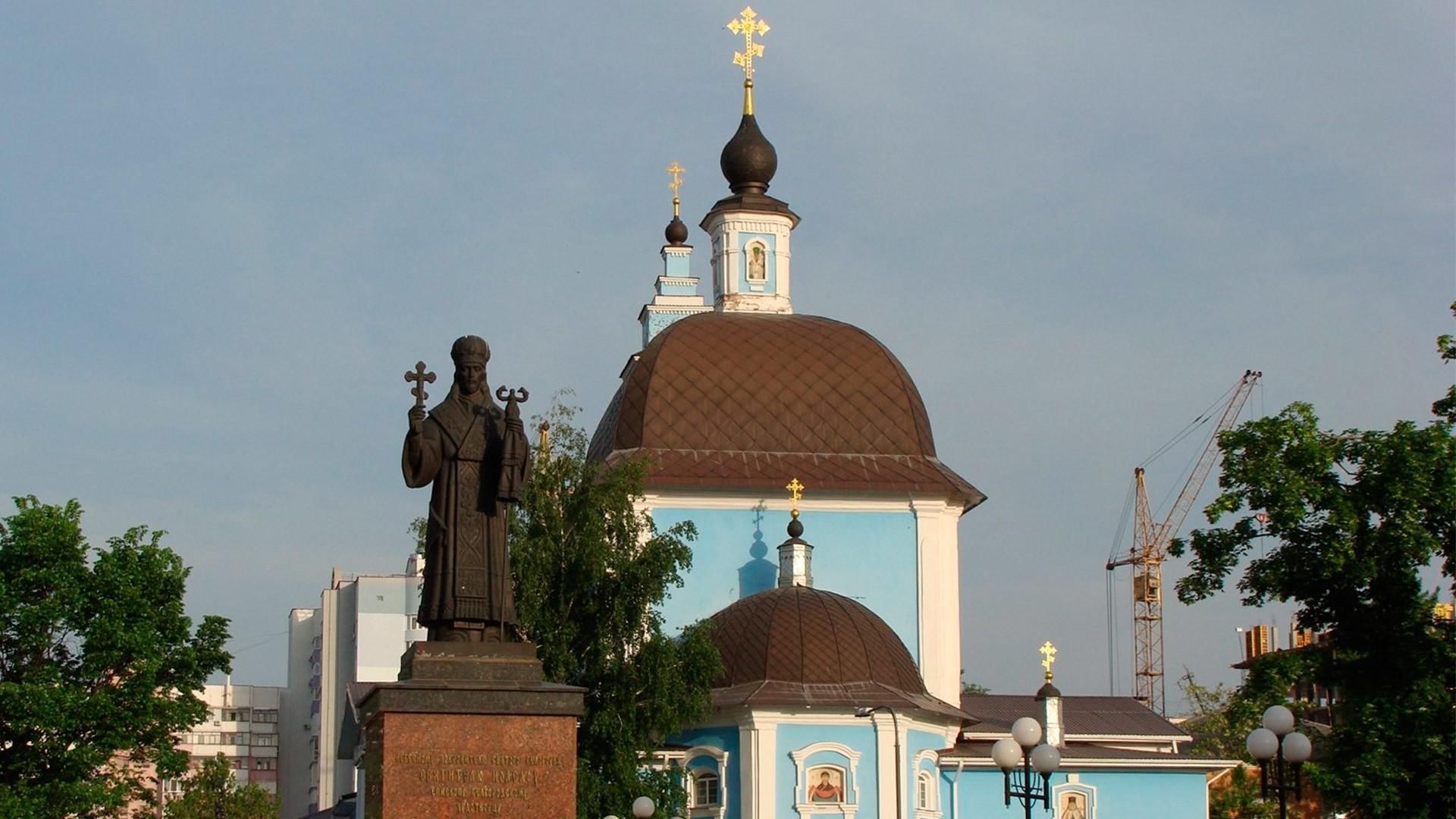 Памятник святителю Иоасафу в Белгороде