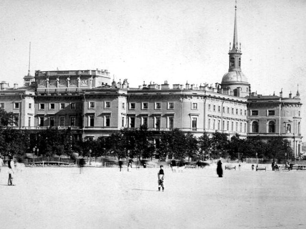 Михайловский замок с Марсова поля. Санкт-Петербург, 1870-е годы. Фотография: Альберт Фелиш / Мультимедиа Арт Музей, Москва