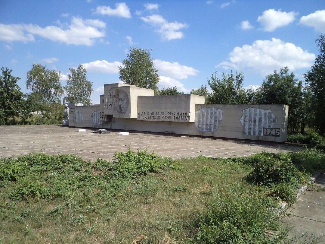 Село высоцкое ставропольский край. Петровский район Ставропольский край. Мемориальный комплекс в с Высоцкое Ставропольского края. С. Высоцкое Петровского района Ставропольского края.