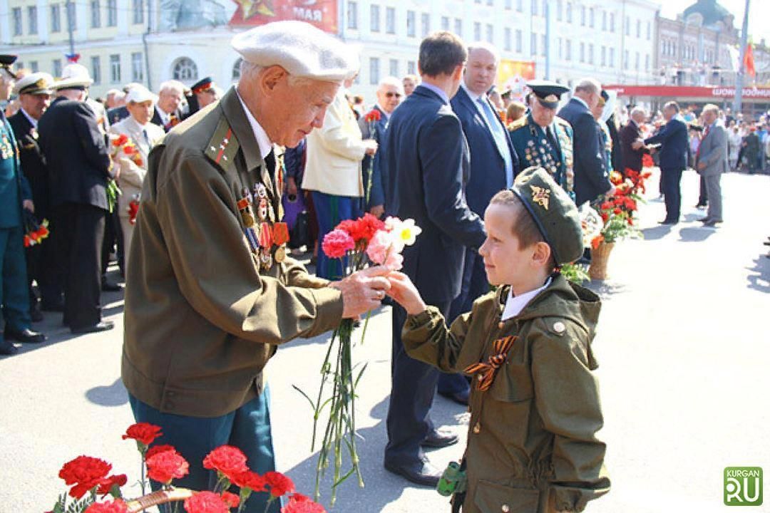 Фото ветерана и ребенка