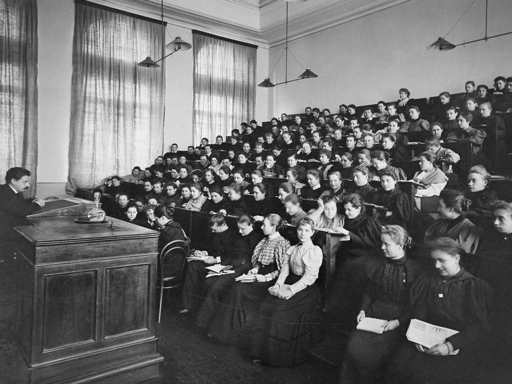 Высшие женские курсы. Санкт-Петербург, 1896–1899 годы. Фотография: Санкт-Петербургский государственный университет, Санкт-Петербург