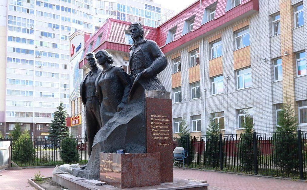 Памятник кустову брянск фото Пешеходная экскурсия "Памятник комсомольцам" 2021, Брянск - дата и место проведе