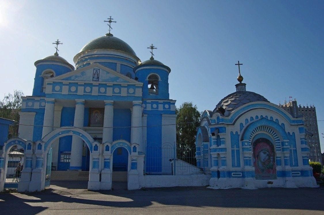 Ачинск фото. Казанский собор Ачинск. Ачинск храм Казанской Божьей матери. Собор иконы Казанской Божией, г. Ачинск. Церковь Казанской иконы Божией матери Ачинск.