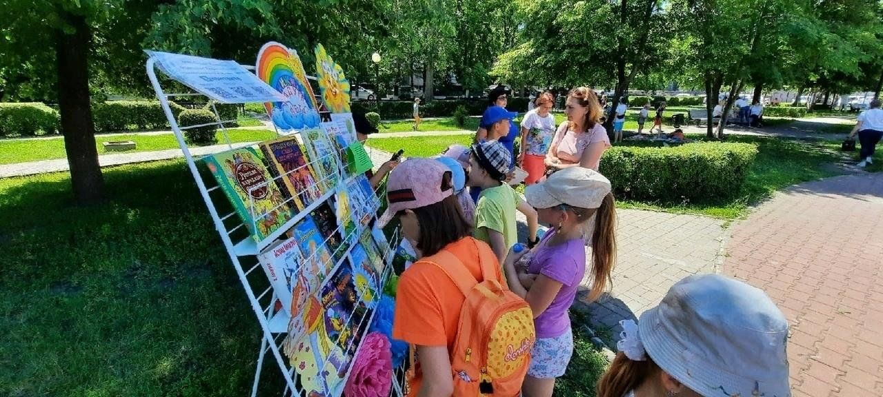 Выставки лето 2024. Лето под книжным зонтиком.