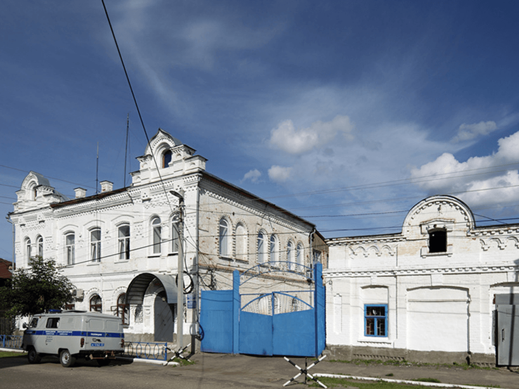 Старый купеческий дом на улице Советской. Ныне здание отделения полиции. Юрьевец, Ивановская область. Фотография: Дмитрий Неумоин / фотобанк «Лори»