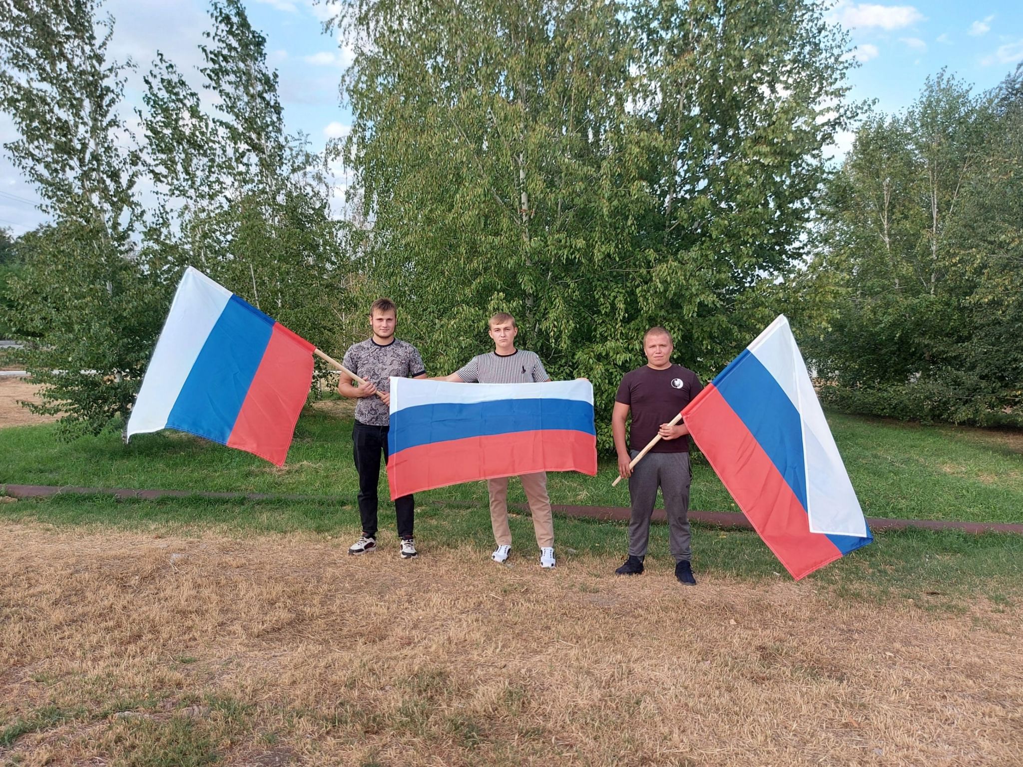 Спортивно патриотическое. Спортивно патриотический праздник. Патриотические праздники. День флага. Под флагом России.