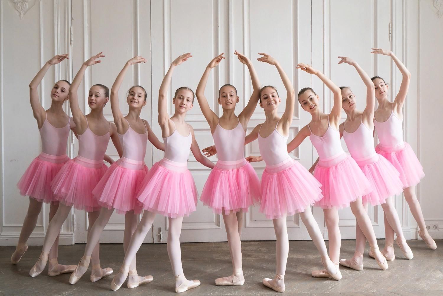 Ballet 10. Школа классического балета "Ballet School" г Черкассы. Студия классического танца Антре Липецк. Балетная школа для девочек. Балет девочки.