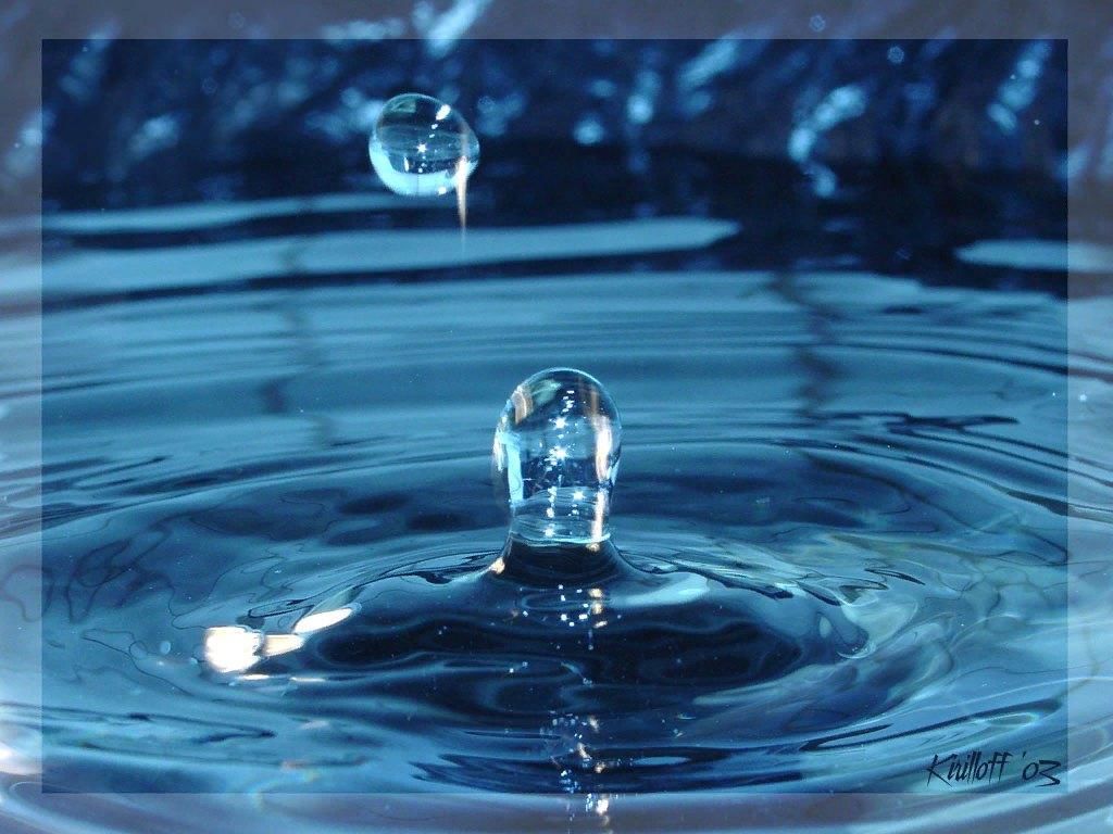 Воды жизни купить. Вода источник жизни. Вода это жизнь. Живая вода. Питьевая вода источник жизни.