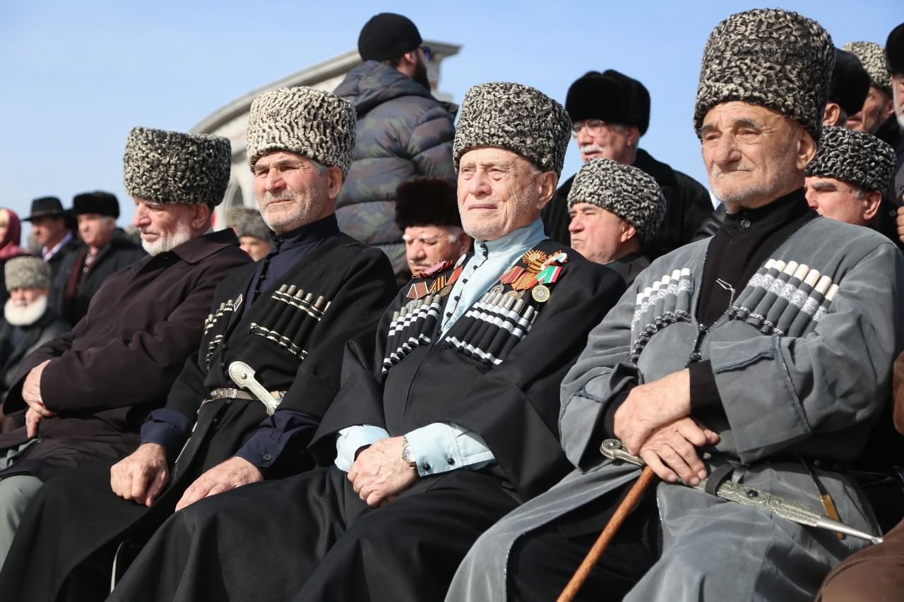 Сколько чеченского народа. Народы Северного Кавказа ингуши. Чечня народ. Чеченские старейшины. Аксакалы Дагестана.