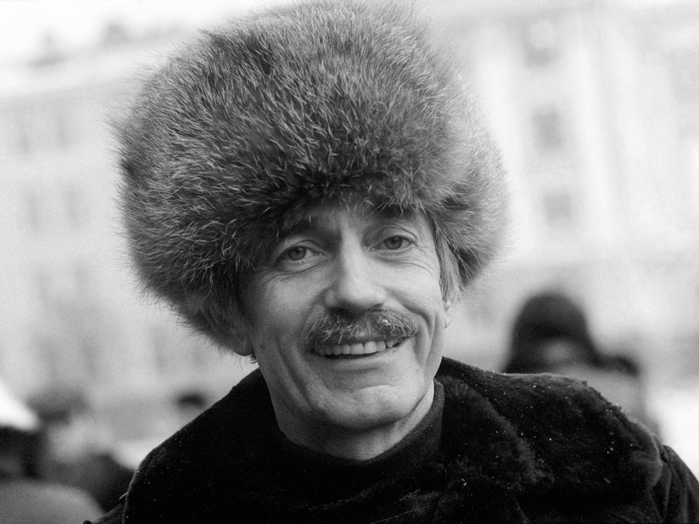 Композитор Поль Мориа во время прогулки по Москве. 1978. Фотография: Роман Денисов / ТАСС