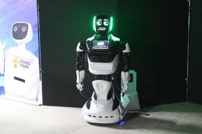 Роботы в челябинске 2024. Выставка роботов на ВДНХ 2022. Выставка роботов Воронеж 2022. Выставка роботов Робопарк. Выставка роботов в Японии 2021.