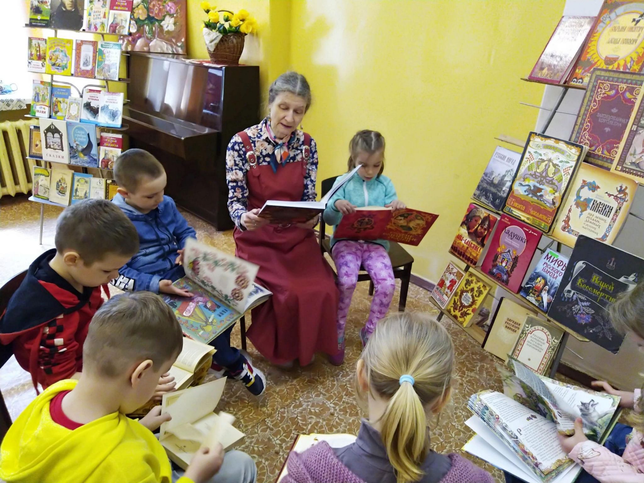 Литературные кружки. Детский литературный кружок. Кружок Родник. Кружок фотографии. Библиотека Королев.