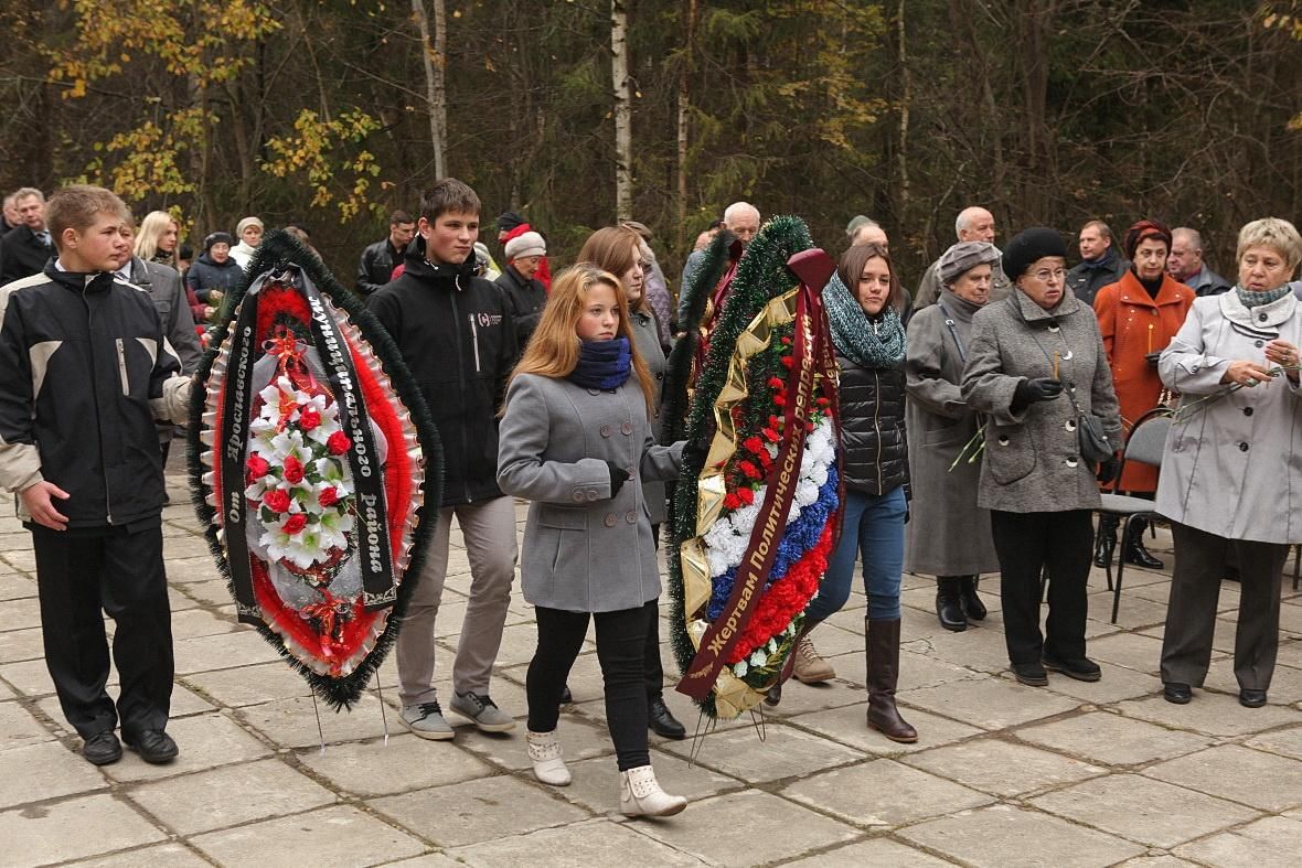 Необоснованно репрессированные. Памятник жертвам политических репрессий Ярославль. Восресенско Феодоровский монастырь жертва политических репрессий. Селифонтово Ярославская область.