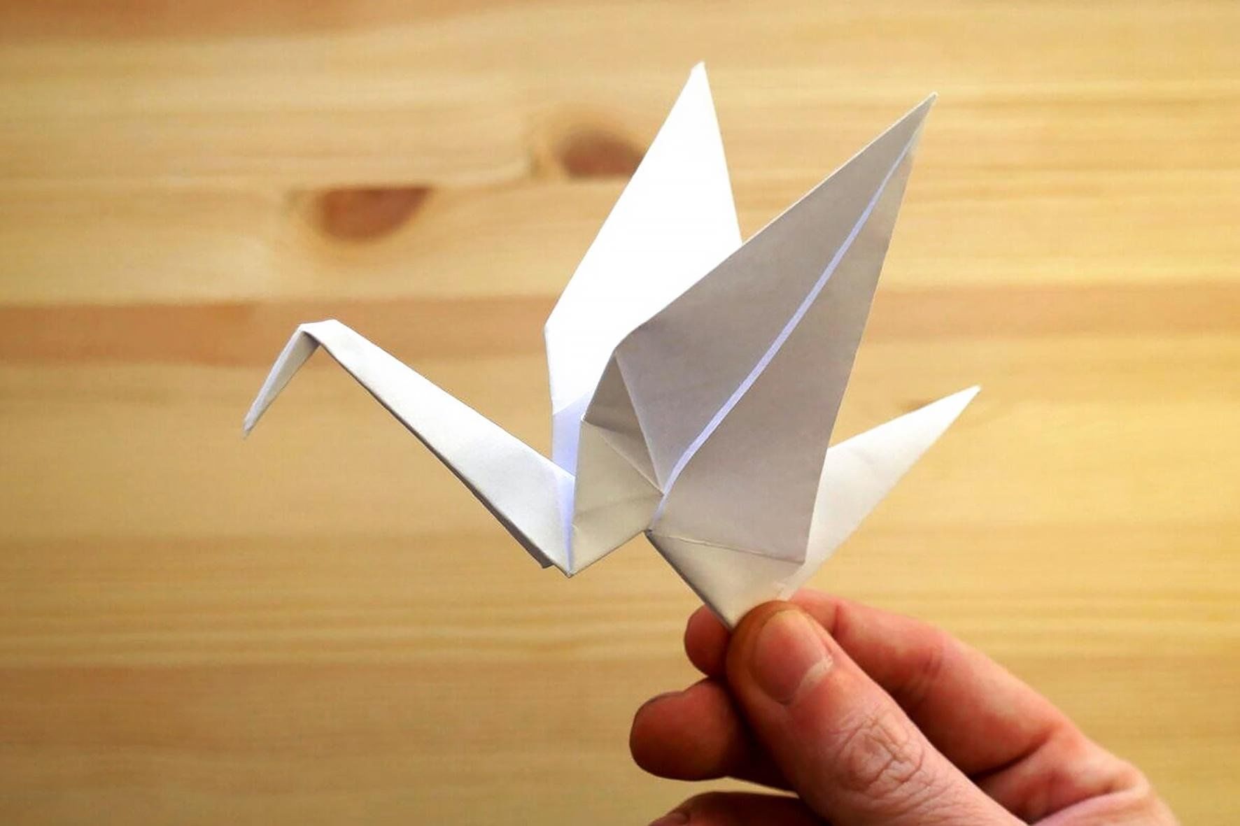 Журавли оригами как делать. Журавль Цуру. Журавлик Цуру. Японский бумажный Журавлик Цуру. Журавль из бумаги.