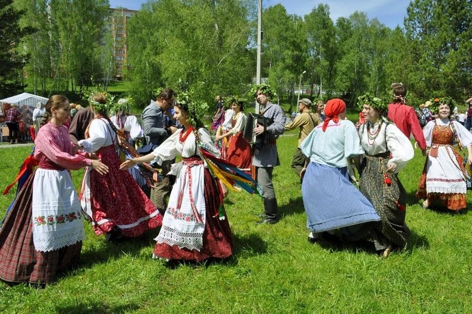 Троица в старину. Семик и Троица. Троица праздник завивание Березки. Семик и Троица на Руси. Троица обряды.