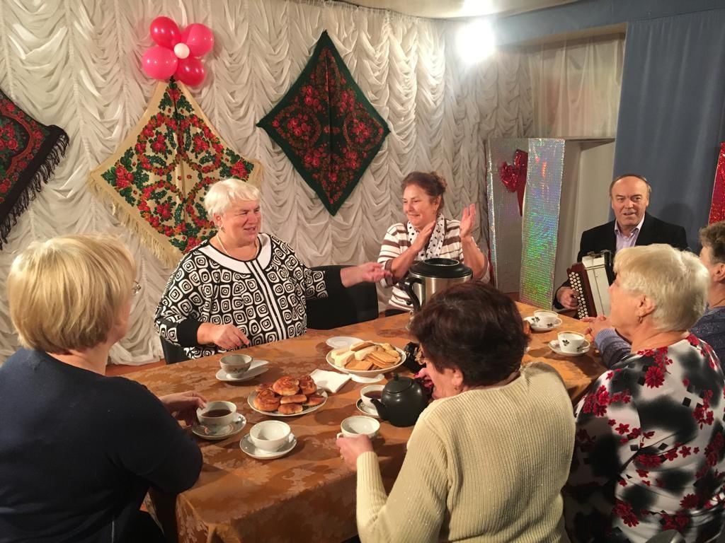 Сценарий за столом. Посиделки в доме культуры. Пенсионерские посиделки. Посиделки пенсионеров. Посиделки для пожилых.