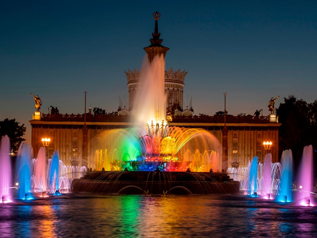 Фонтан «Каменный цветок», Москва. 2022 год. Фотография: Игорь Литвяк / фотобанк «Лори»