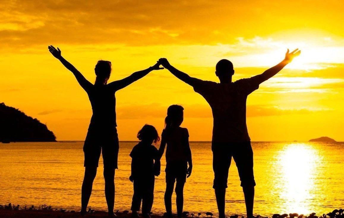 Дети семья счастье море закат