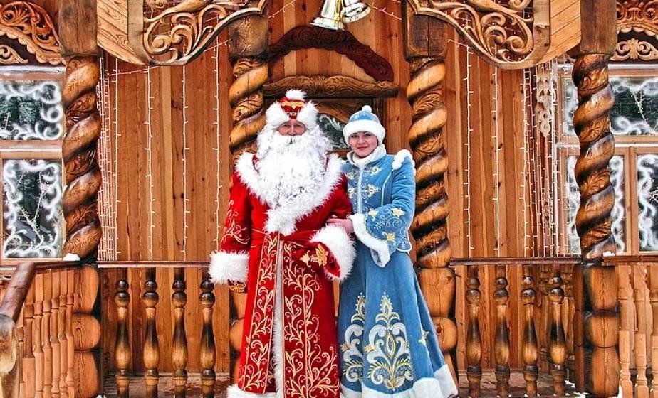 Покажи как выглядит дом деда мороза