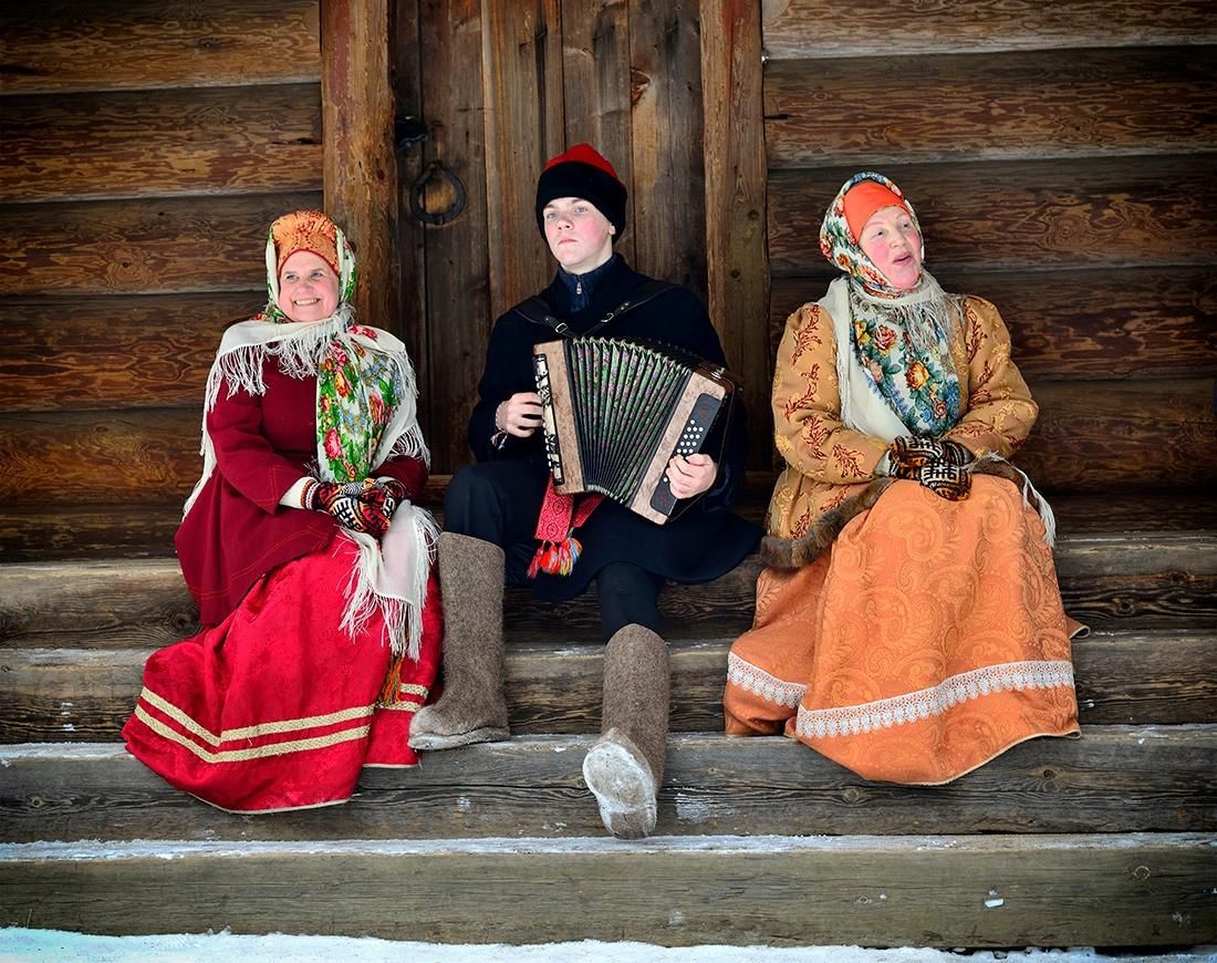 Фото деревенская завалинка