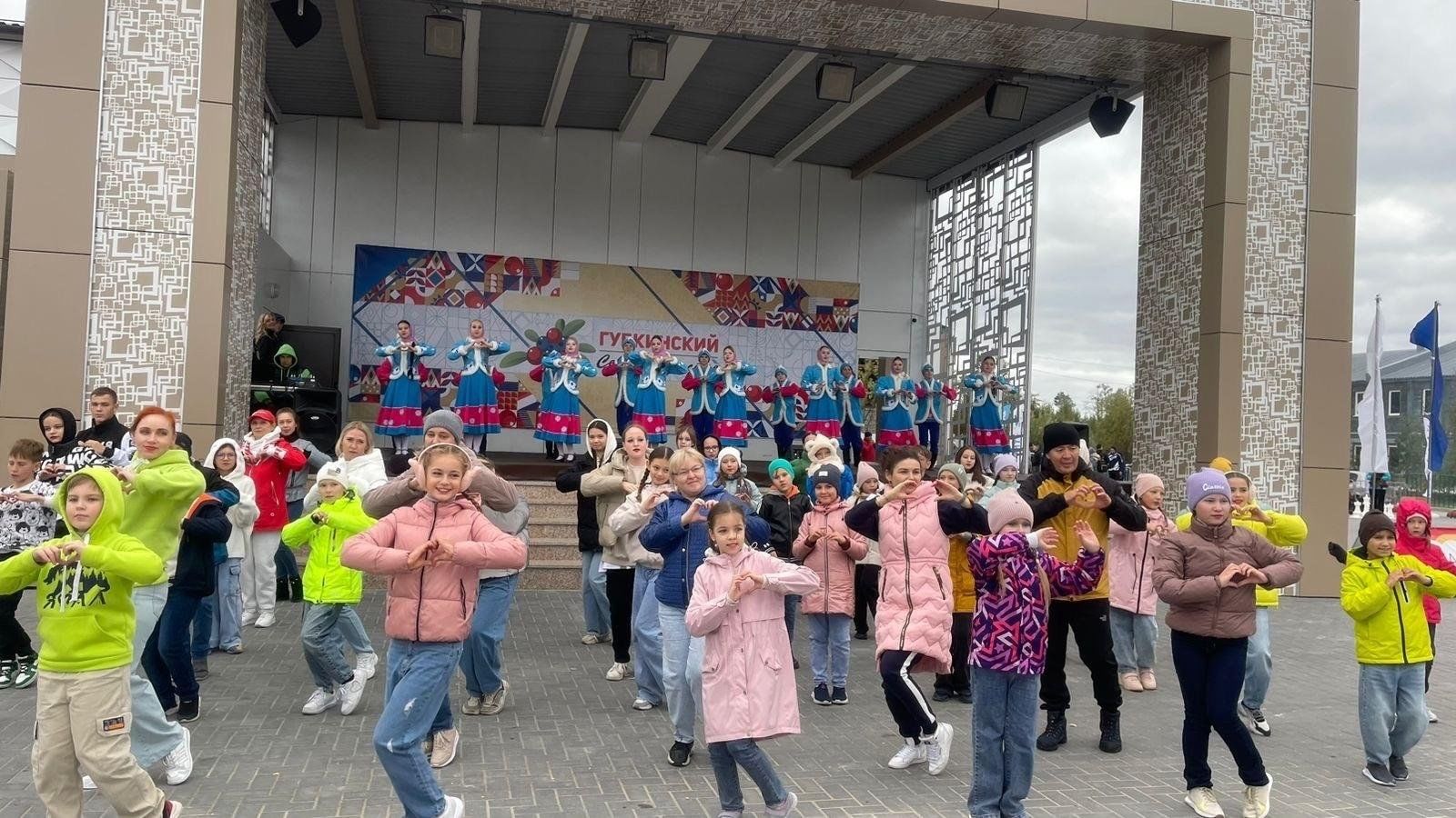 Семейный флешмоб 2024, Губкинский — дата и место проведения, программа  мероприятия.