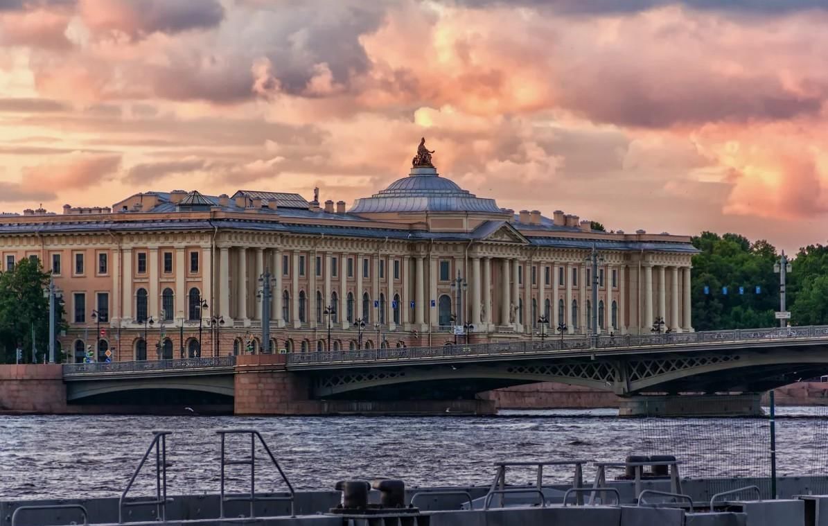 Искусство петербурга. Здание Академии художеств в Санкт-Петербурге. Академия художеств Санкт-Петербург 1757. Здание Академии художеств в Петербурге. Императорская Академия художеств в Петербурге 1757.