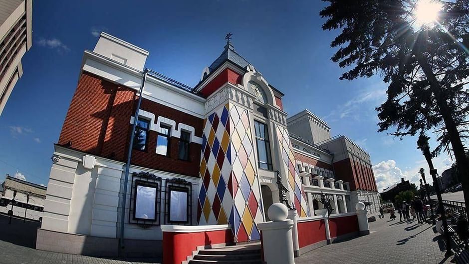 Основное изображение для статьи Алтайский государственный театр кукол «Сказка»