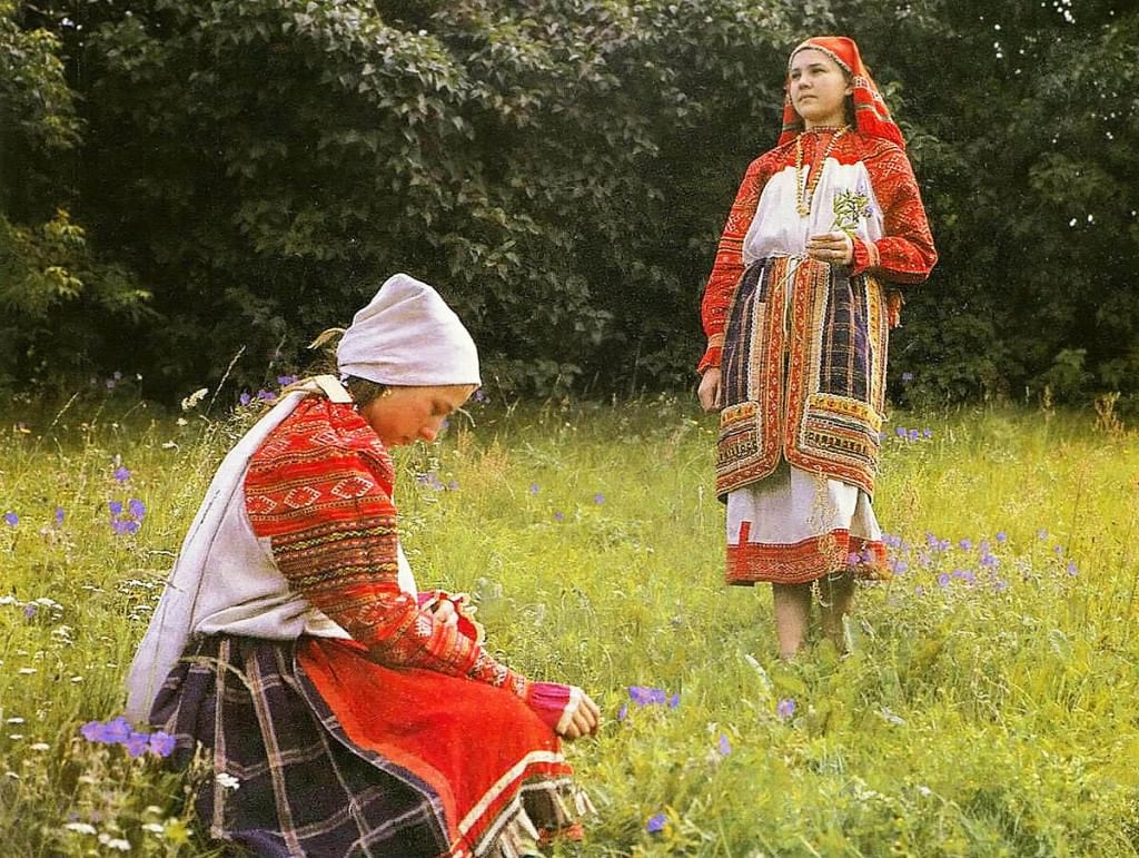 Народные костюмы славянских народов