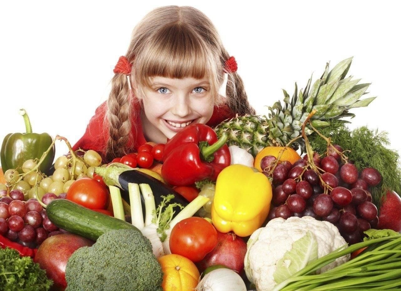 Ешь больше фруктов и овощей. Здоровое питание. Здоровая пища для детей. Здоровое питание Здоровые дети. Правильное питание для детей.