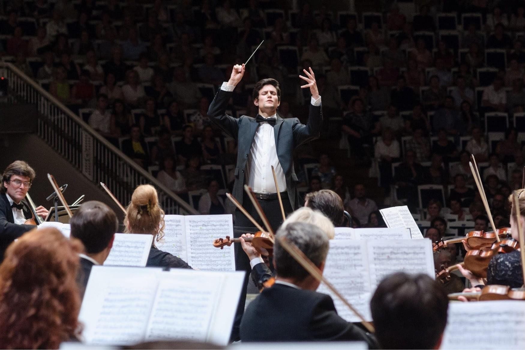 михаил юровский дирижер. дирижер теодор курентзис. про оркестр спивакова виртуозы москвы. государственный камерный оркестр «виртуозы москвы». гергиев валерий абисалович.